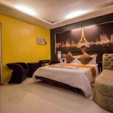 The Red Palm Suites And Restaurant Butuan City Esterno foto