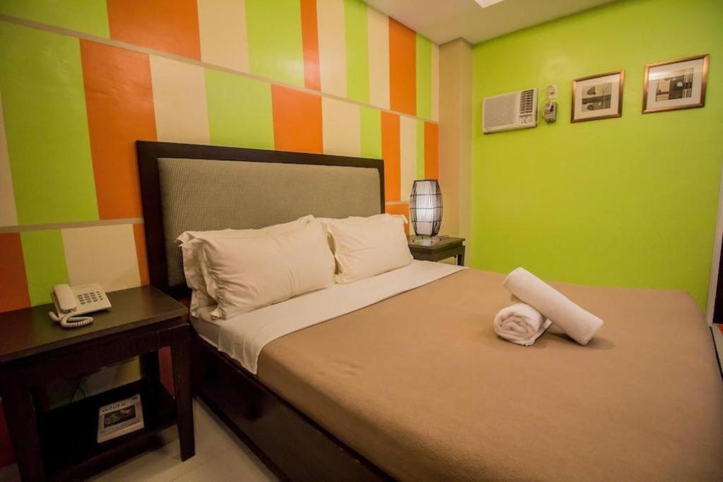 The Red Palm Suites And Restaurant Butuan City Esterno foto