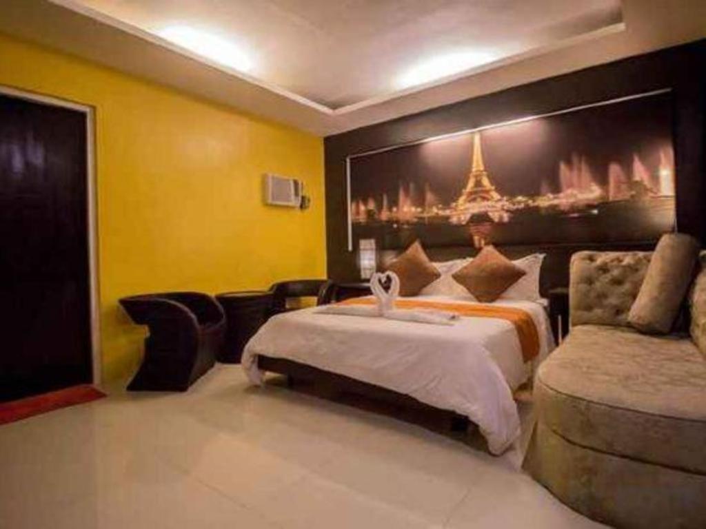 The Red Palm Suites And Restaurant Butuan City Esterno foto