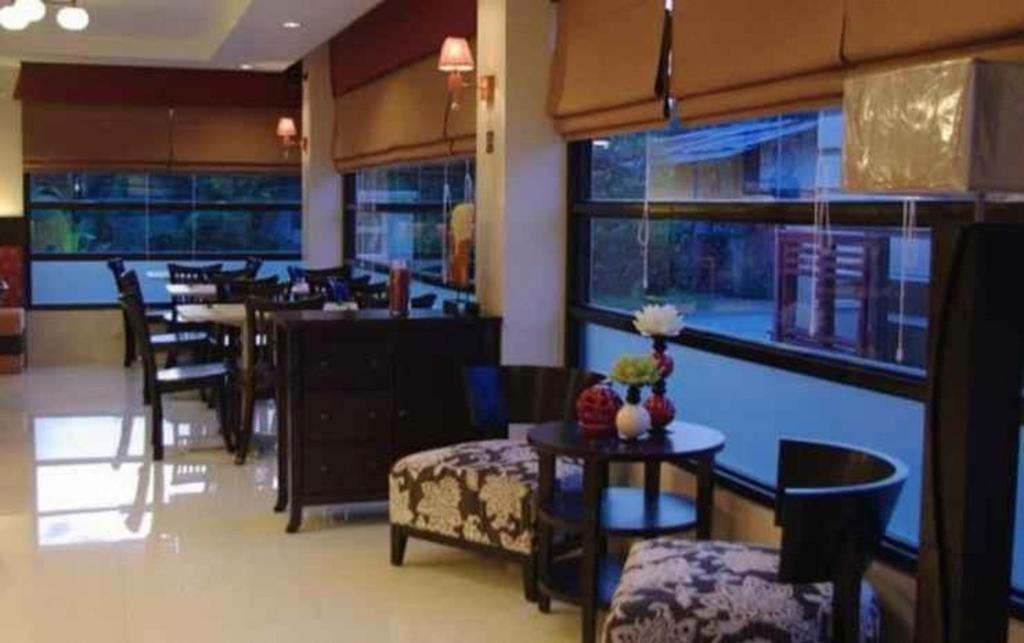 The Red Palm Suites And Restaurant Butuan City Esterno foto