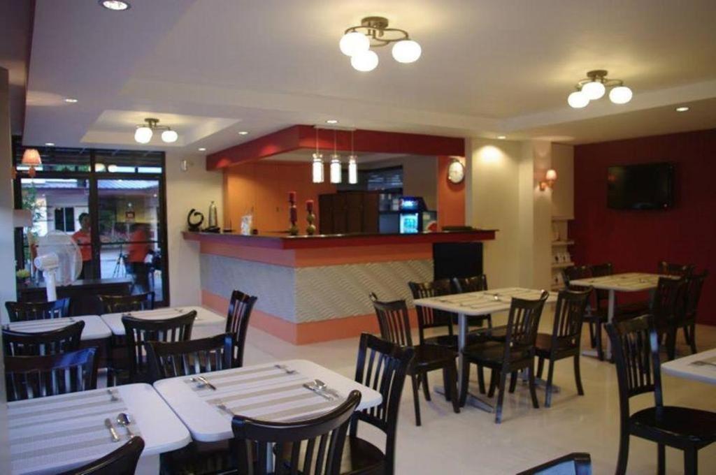 The Red Palm Suites And Restaurant Butuan City Esterno foto