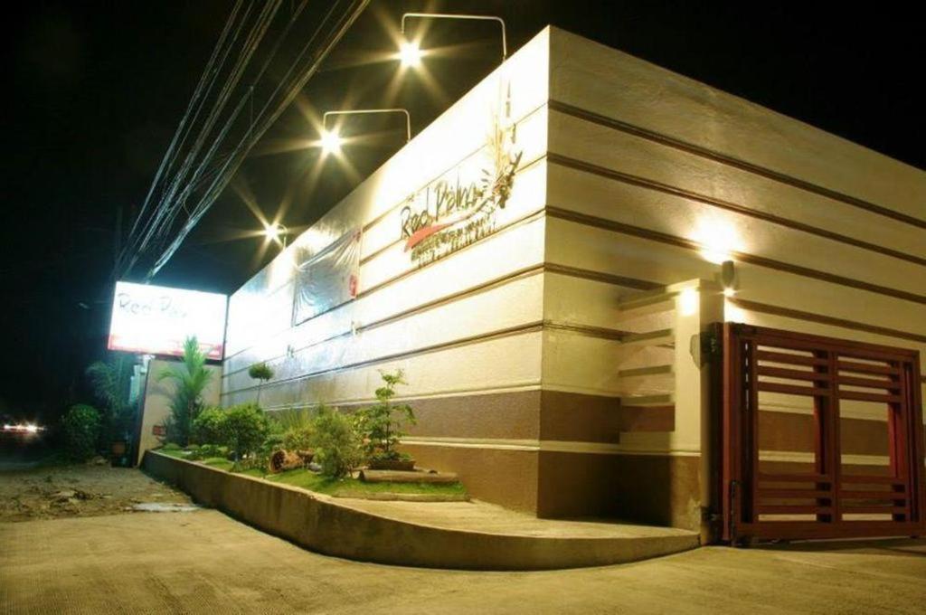 The Red Palm Suites And Restaurant Butuan City Esterno foto